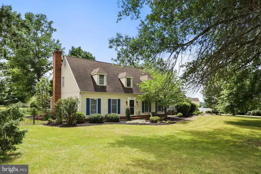 1575 Greenbriar Rd, YORK