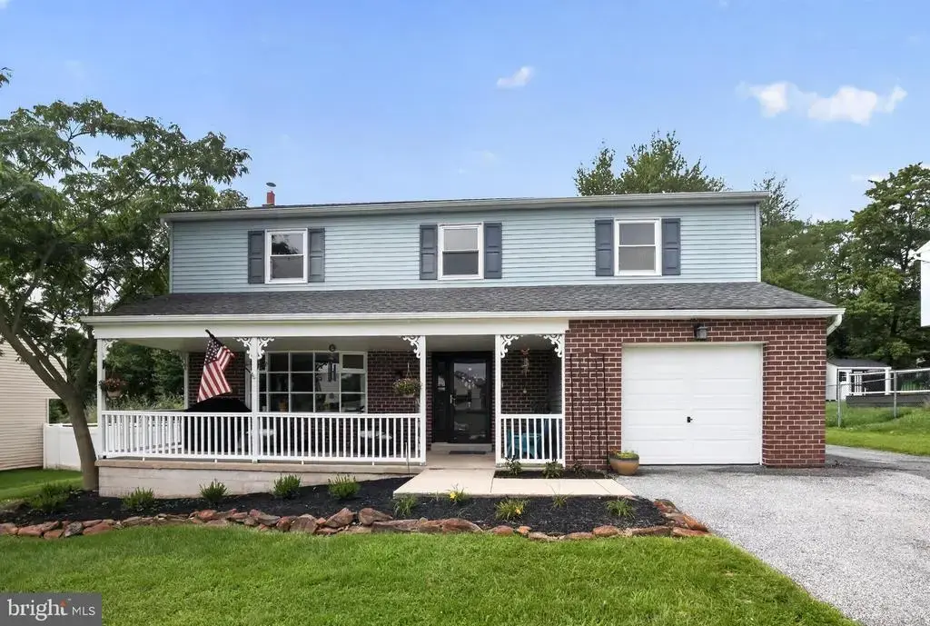 7 Sunnybank Ln, ASTON