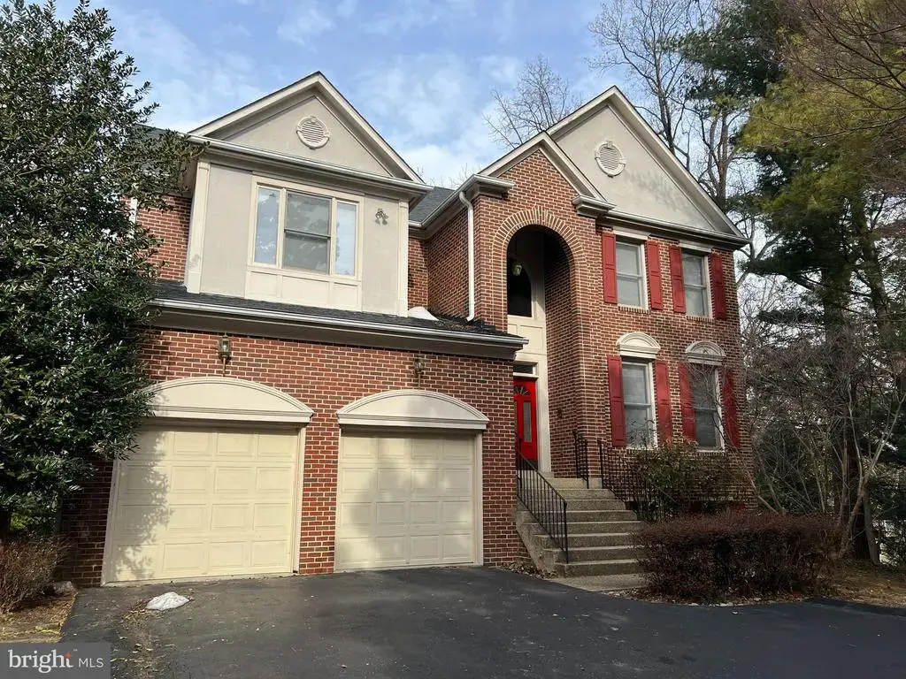 9425 Spruce Tree Cir, BETHESDA
