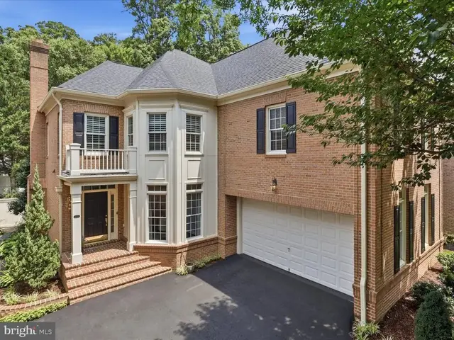 10090 Cover Pl, Fairfax