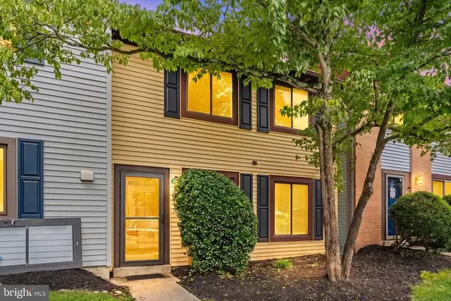 2555 Fox Ridge Ct, Woodbridge