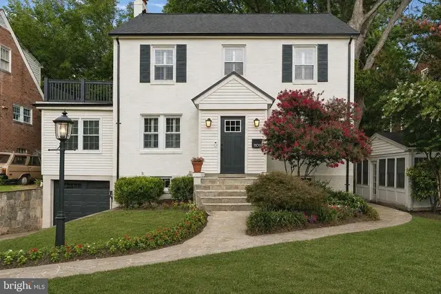 1109 N Illinois St, Arlington
