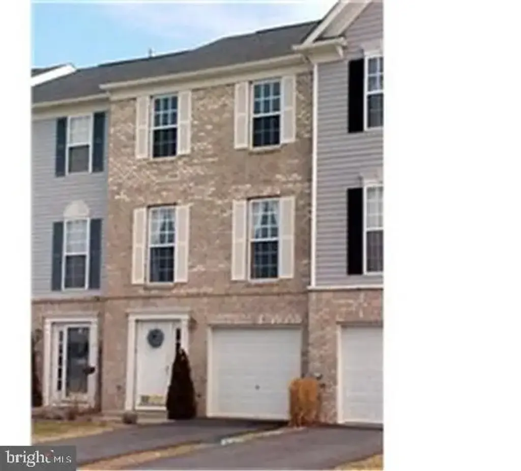 11 Demaret Ct, MIDDLETOWN