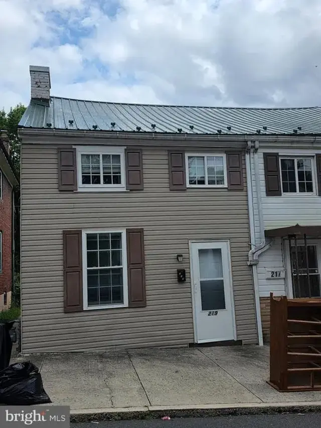 219 Pear St, Cumberland