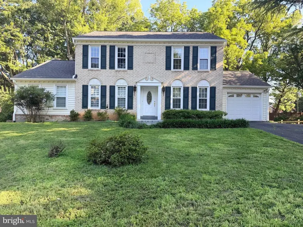 10802 Hunt Club Rd, RESTON