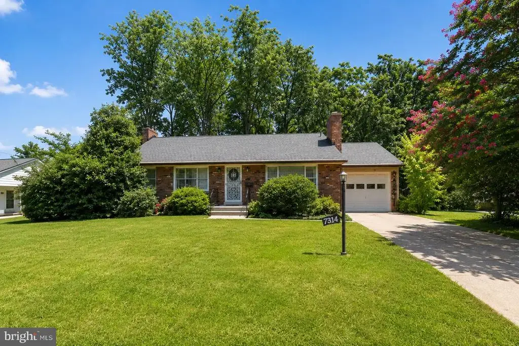 7314 Lois Ln, LANHAM