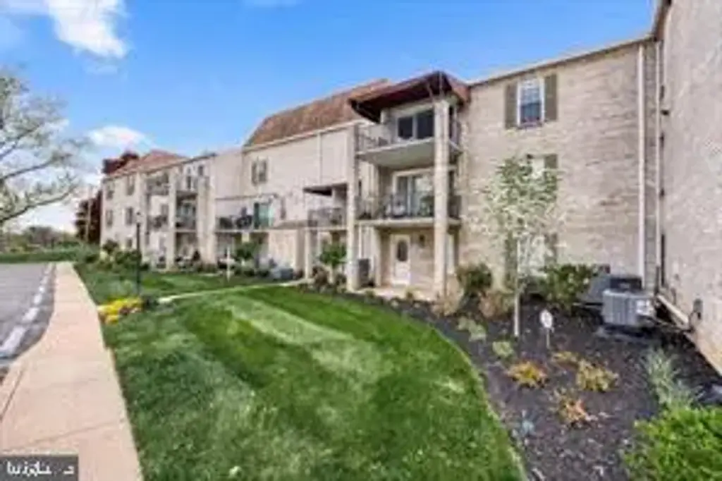 1000 #15 Country Club Rd, YORK