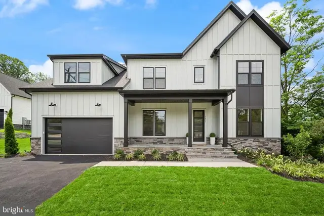 9437 Old Courthouse Rd, Vienna