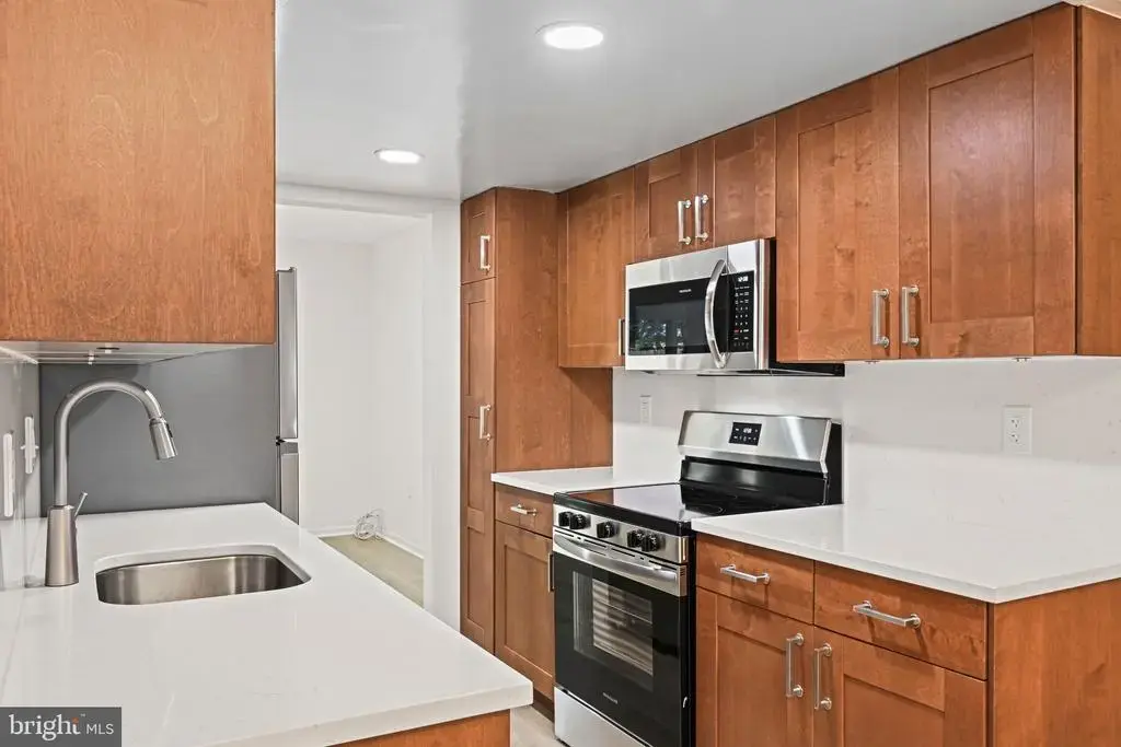 1005 Saber Ln, HERNDON