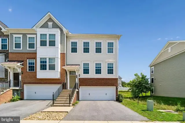 8275 Meadowood Dr, Hanover