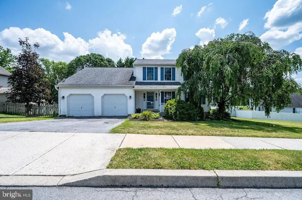 114 Eagles Ln, READING
