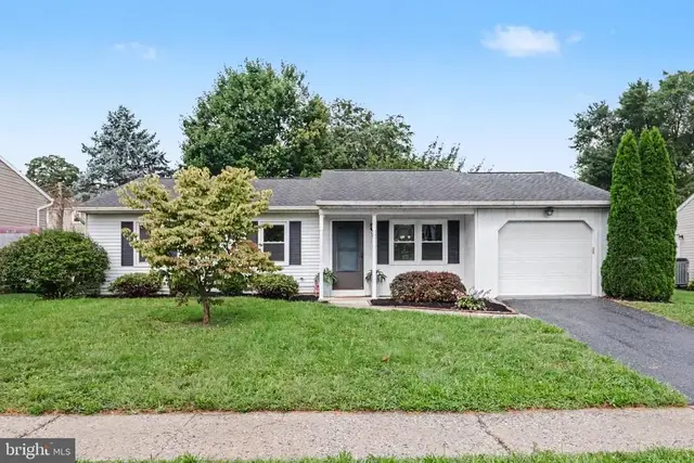 7 Kingswood Dr, Mechanicsburg