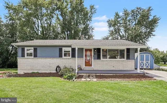 12 Essex Circle Dr, Shrewsbury