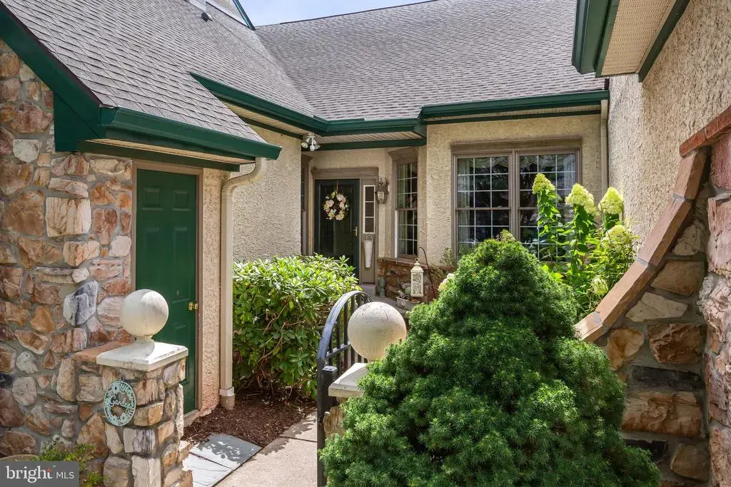 1745 Yardley Dr, WEST CHESTER