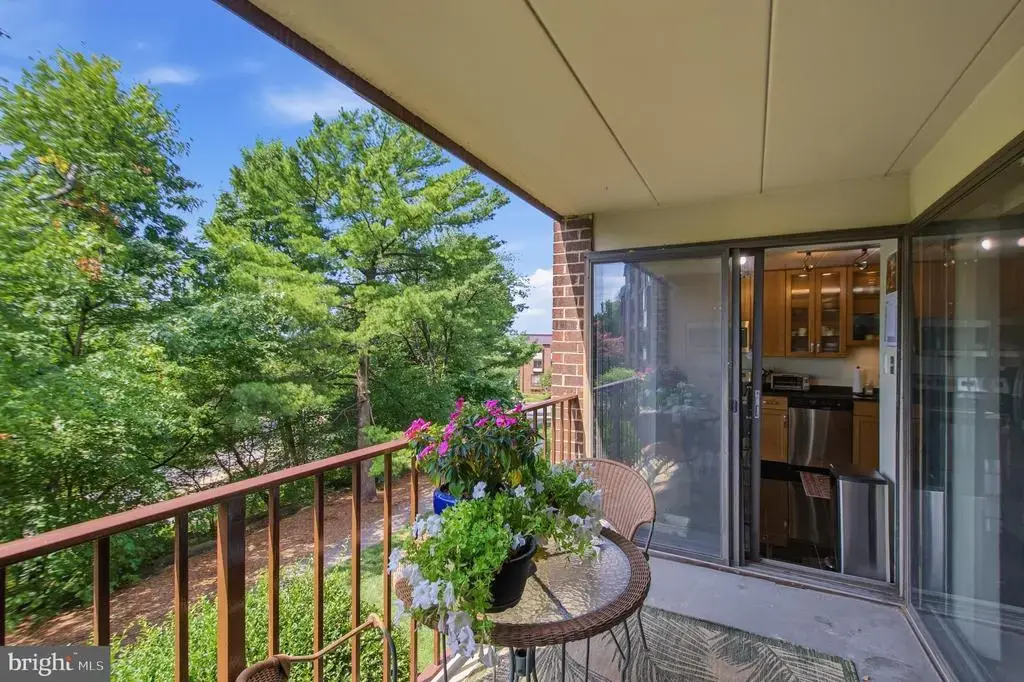 106 Roberts Ln #201, ALEXANDRIA