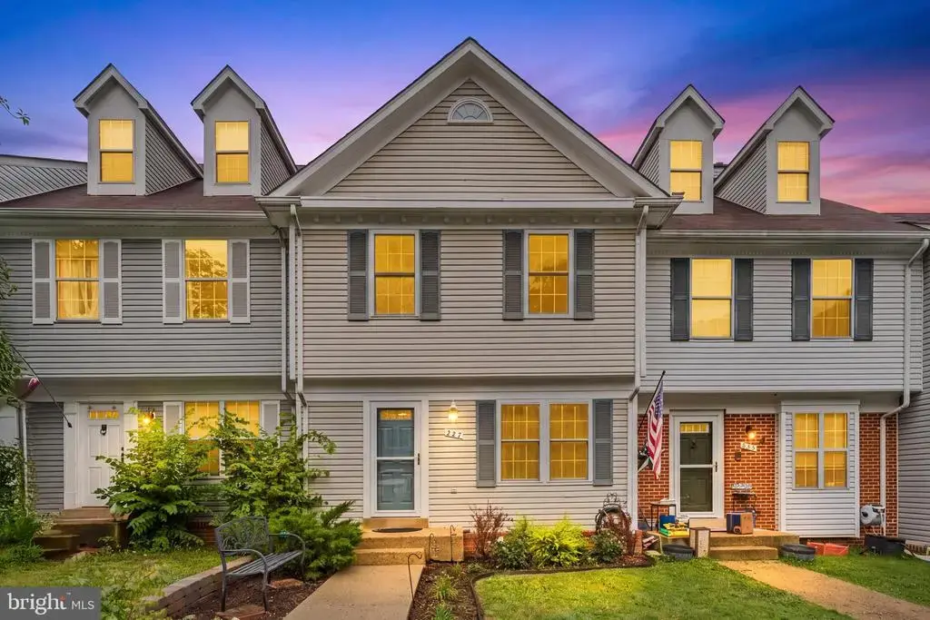 227 Finchingfield Ct, STERLING