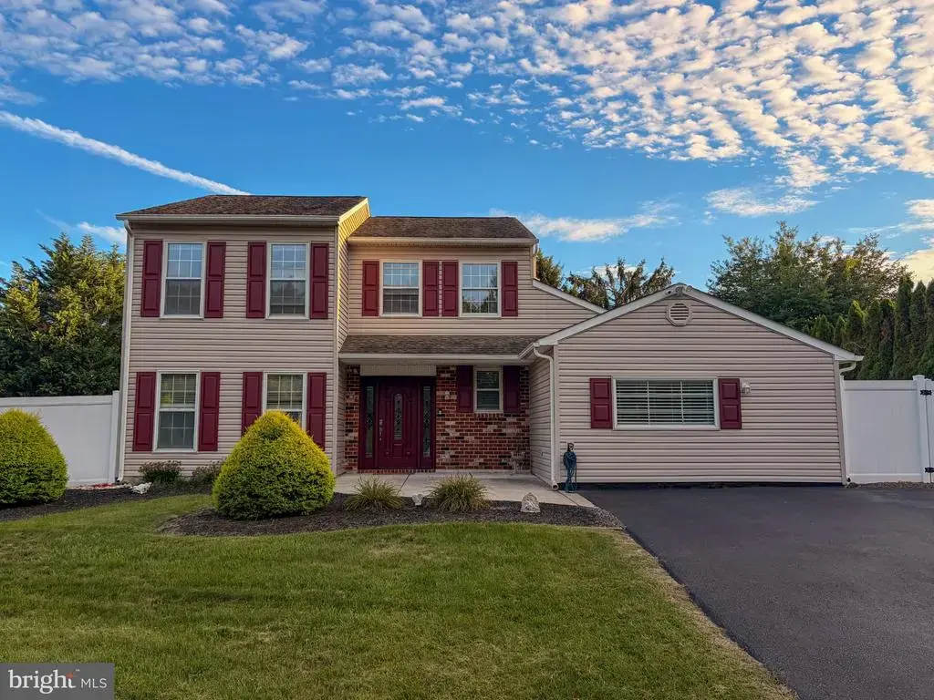 890 Jordan Dr, BENSALEM