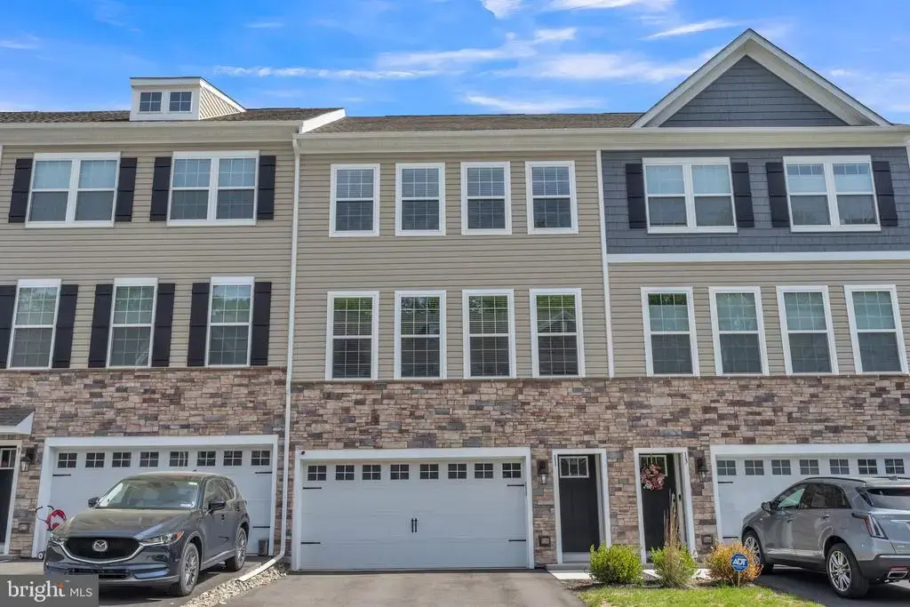 10 Lilac Cir, MOUNT LAUREL