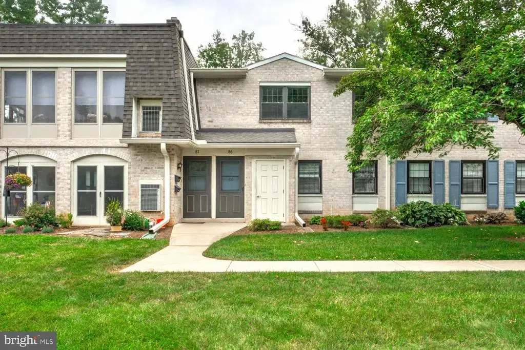 86 Valleybrook Dr, LANCASTER