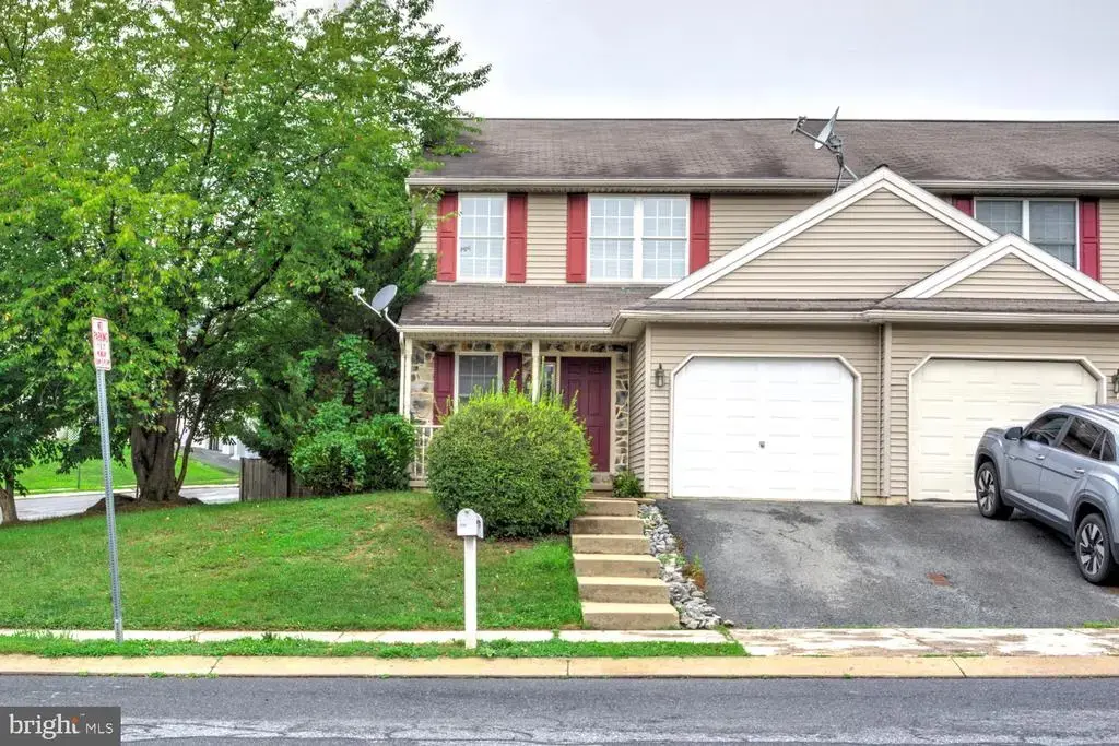 300 Elmshire Dr, LANCASTER