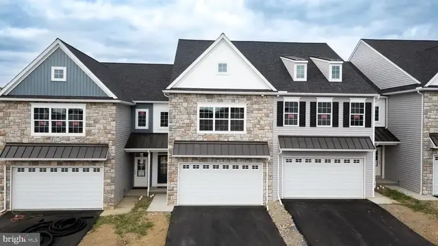 2442 Spring Water Cir, Lancaster