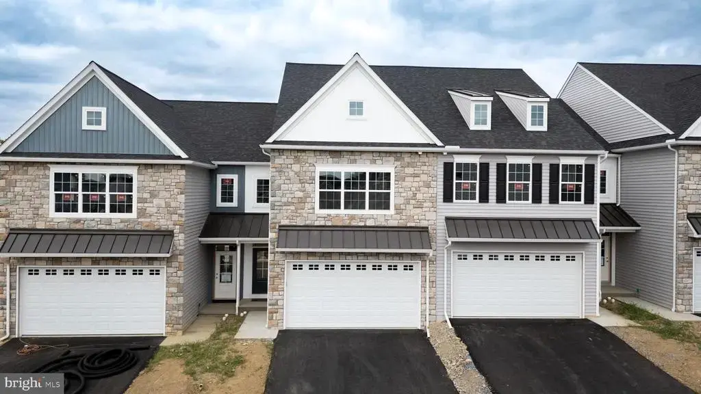 2442 Spring Water Cir, LANCASTER