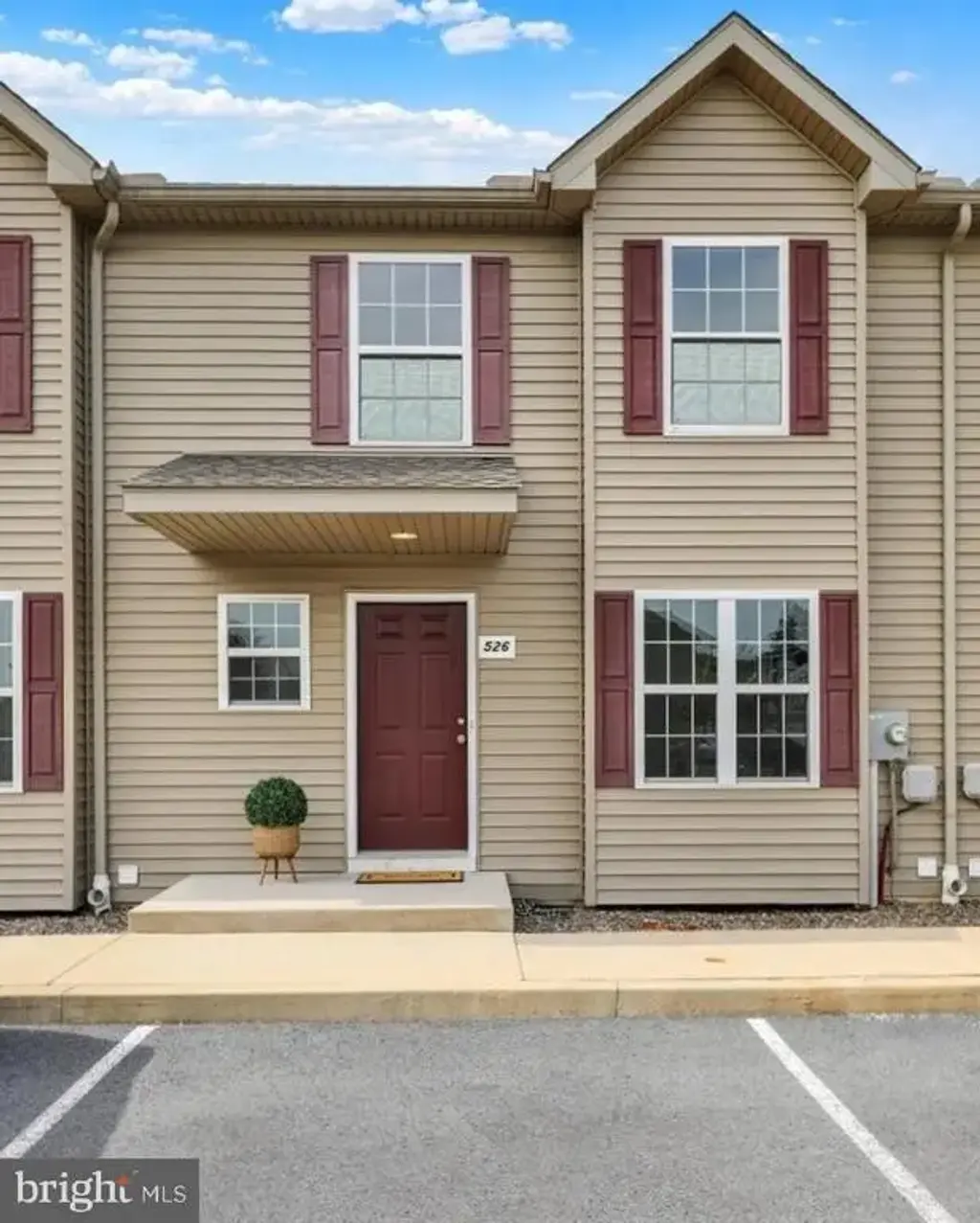 526 Arietta Ct, READING