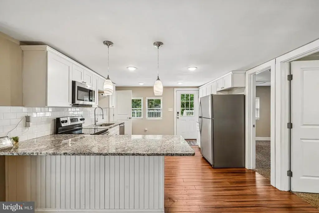 10 Maple Ln, HAINESPORT