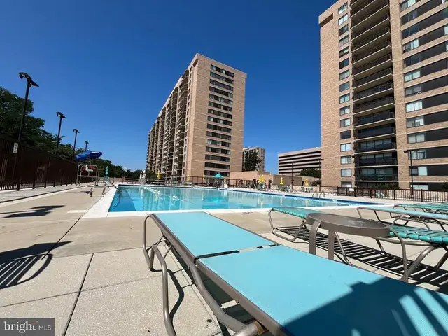3713 S George Mason Dr #609, Falls Church