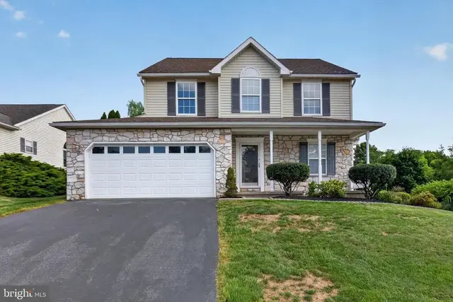 624 Bartlett Dr, Dallastown