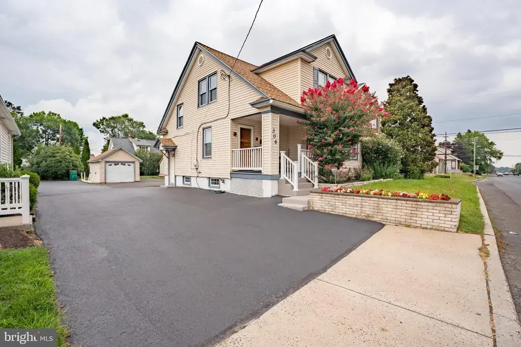 306 N Oxford Valley Rd, FAIRLESS HILLS