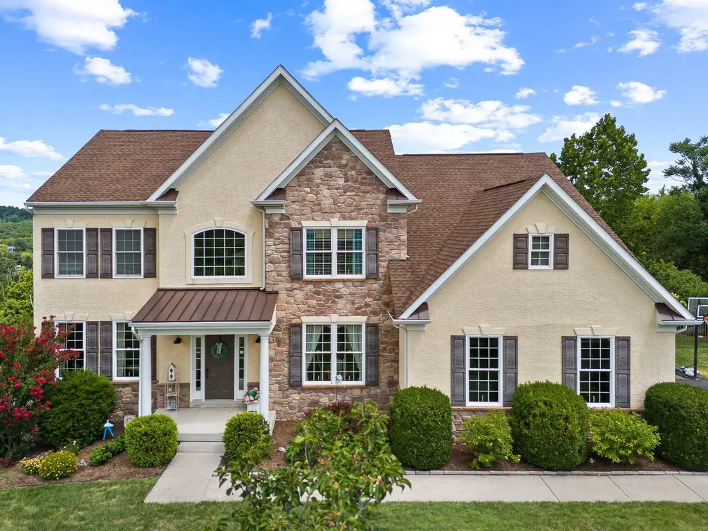 2124 Arbordale Cir, SCHWENKSVILLE