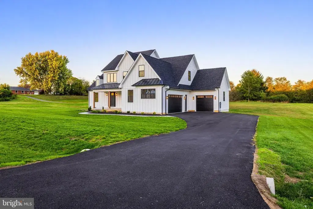 415 Marcus Rd, MIDDLETOWN