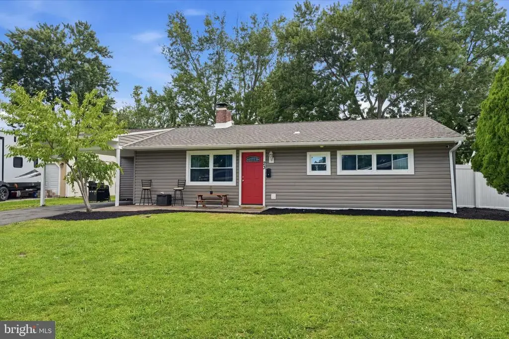 23 Boston Ivy Rd, LEVITTOWN