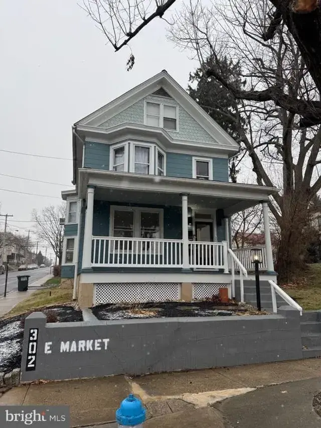 302 E Market St #3, Marietta