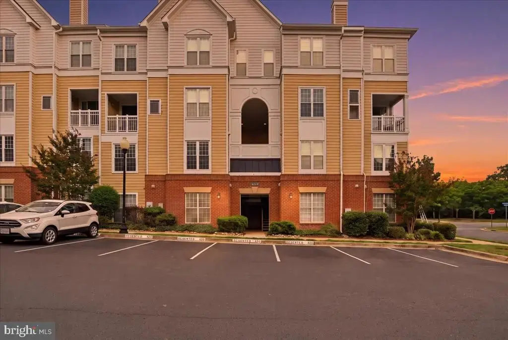 2111 Highcourt Ln #201, HERNDON
