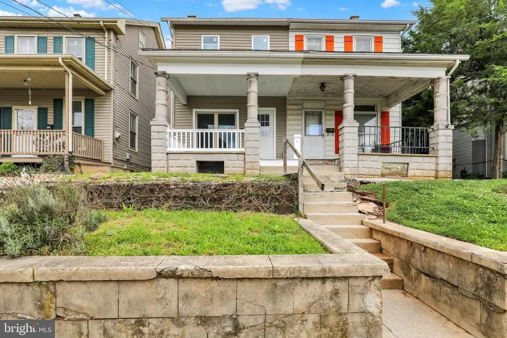 428 E Main St, EPHRATA