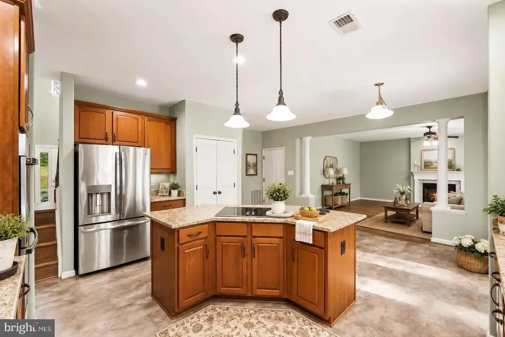 59 Twin Hill Ln, STAFFORD