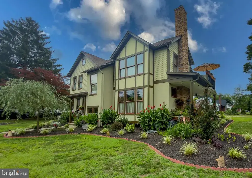 307 E Buttonwood St, WENONAH