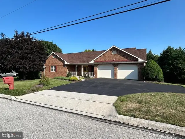 49 Hillside Rd, Hanover