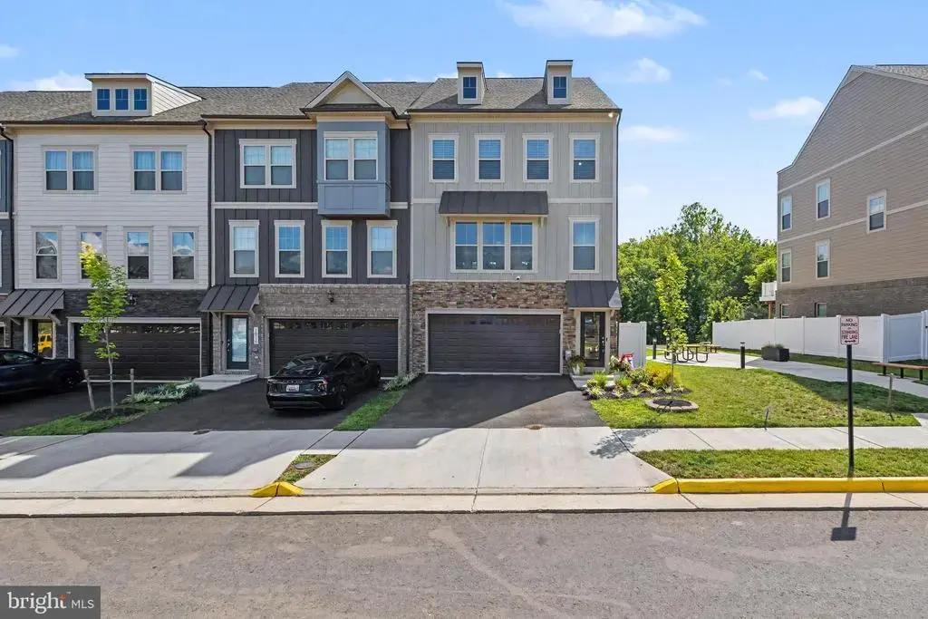 1027 Venifena Ter Se, LEESBURG