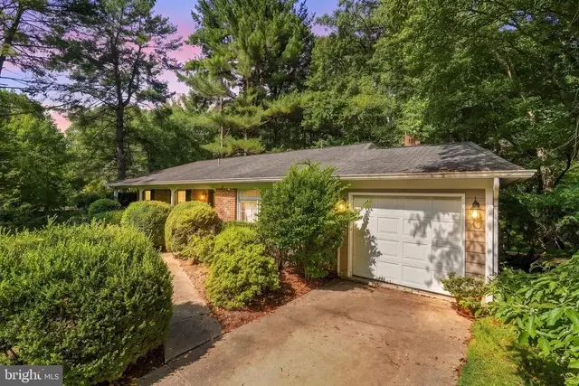 11504 Parkedge Dr, North Bethesda