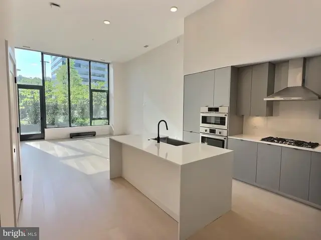 3030 Potomac Ave #th6, Arlington