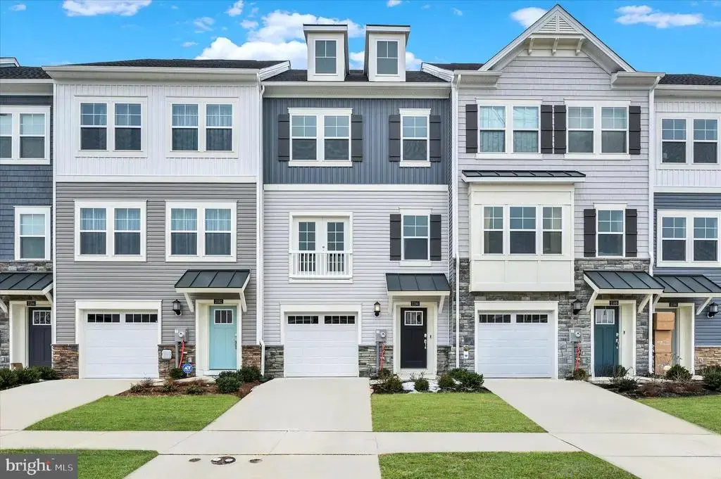 2206 Winterberry Ln, CAMBRIDGE