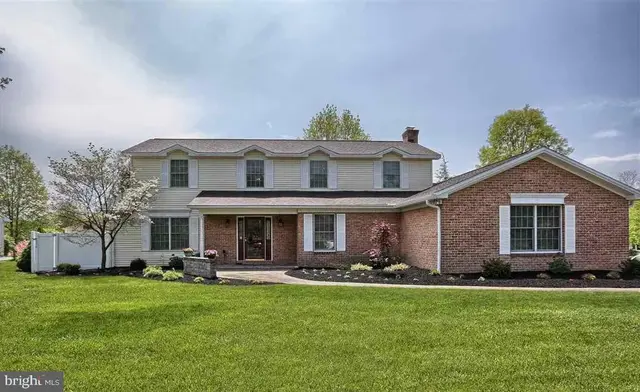 4079 Wimbledon Dr, Harrisburg