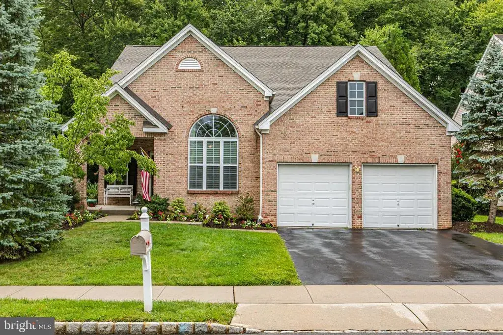 49 Lexington Dr, PENNINGTON
