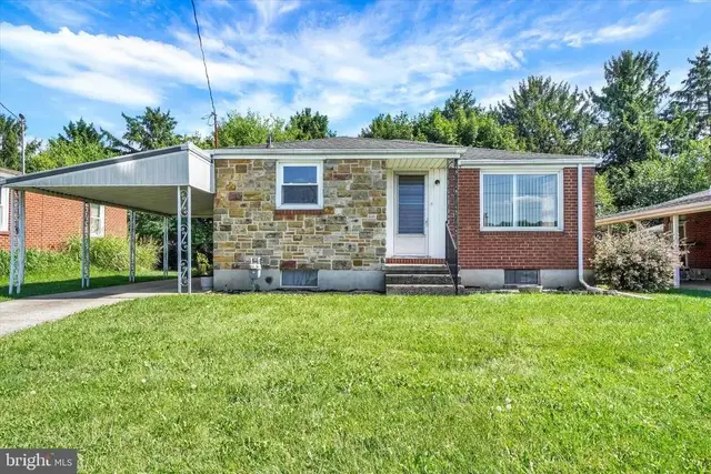 130 Knoll Lane, York
