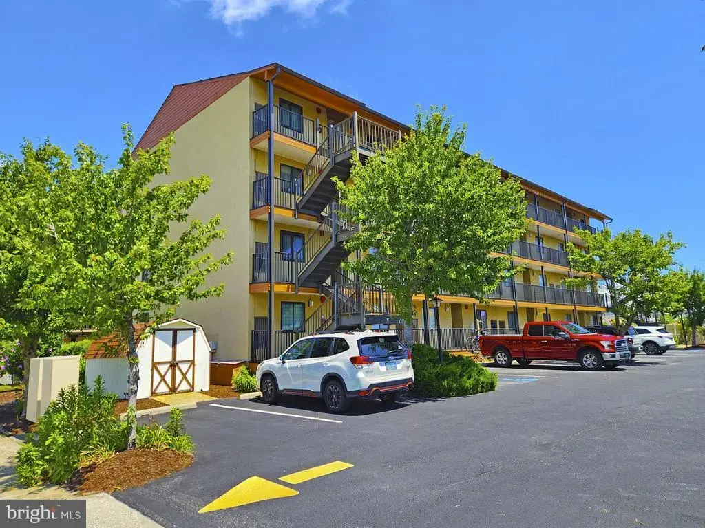 203 33rd St #301, OCEAN CITY