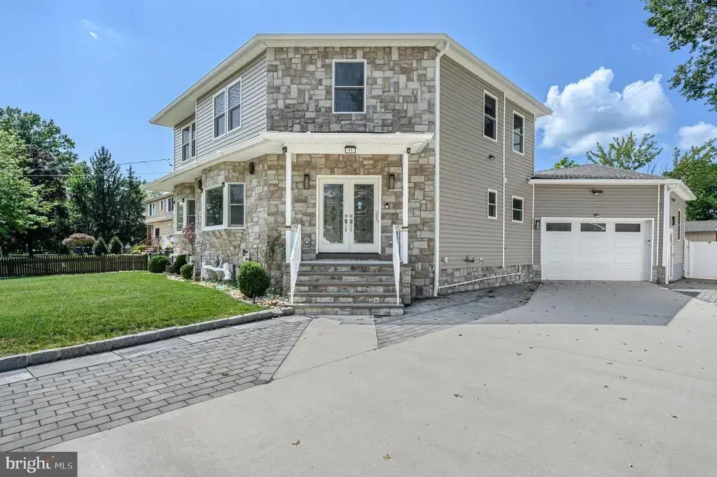 11 Brook Rd, KENDALL PARK