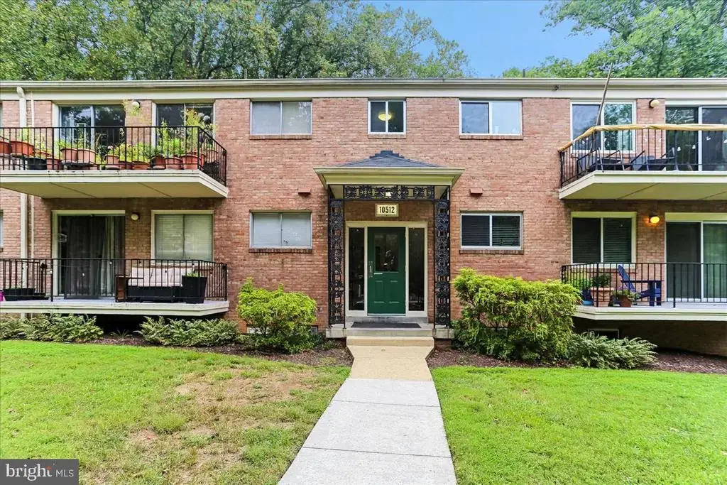 10512 Weymouth St #203, BETHESDA